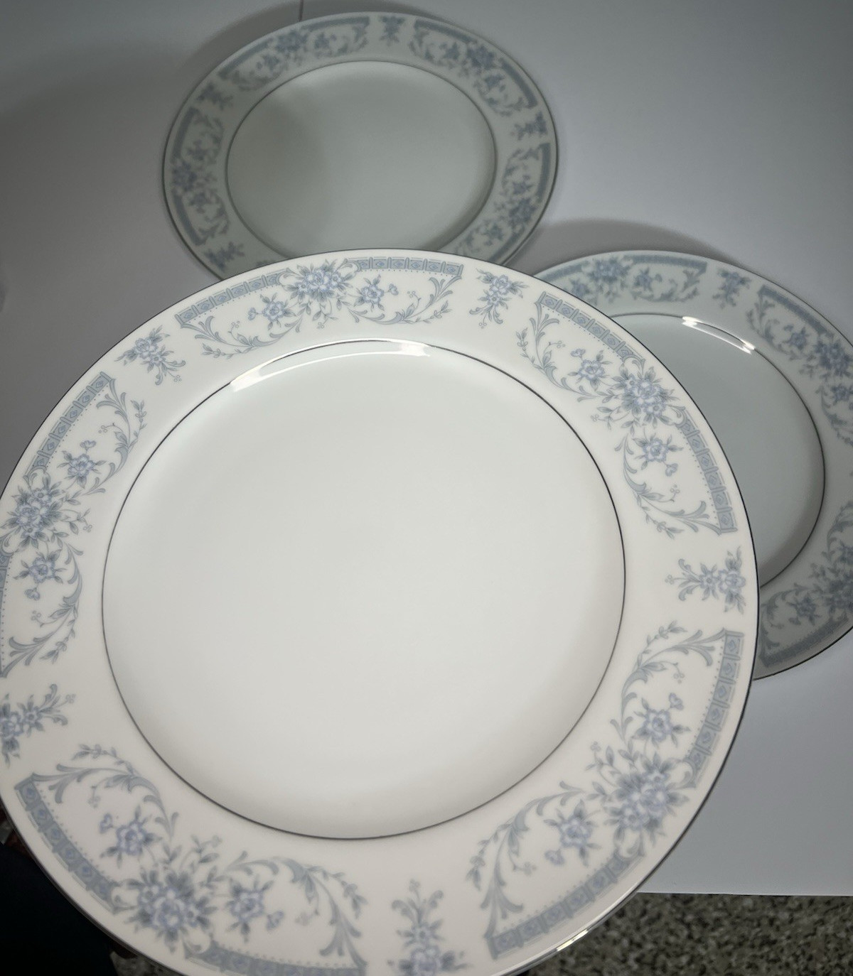 Vintage Sheffield Blue Whisper 3 Dinner Plates Fine China Japan 1985 Floral Plat