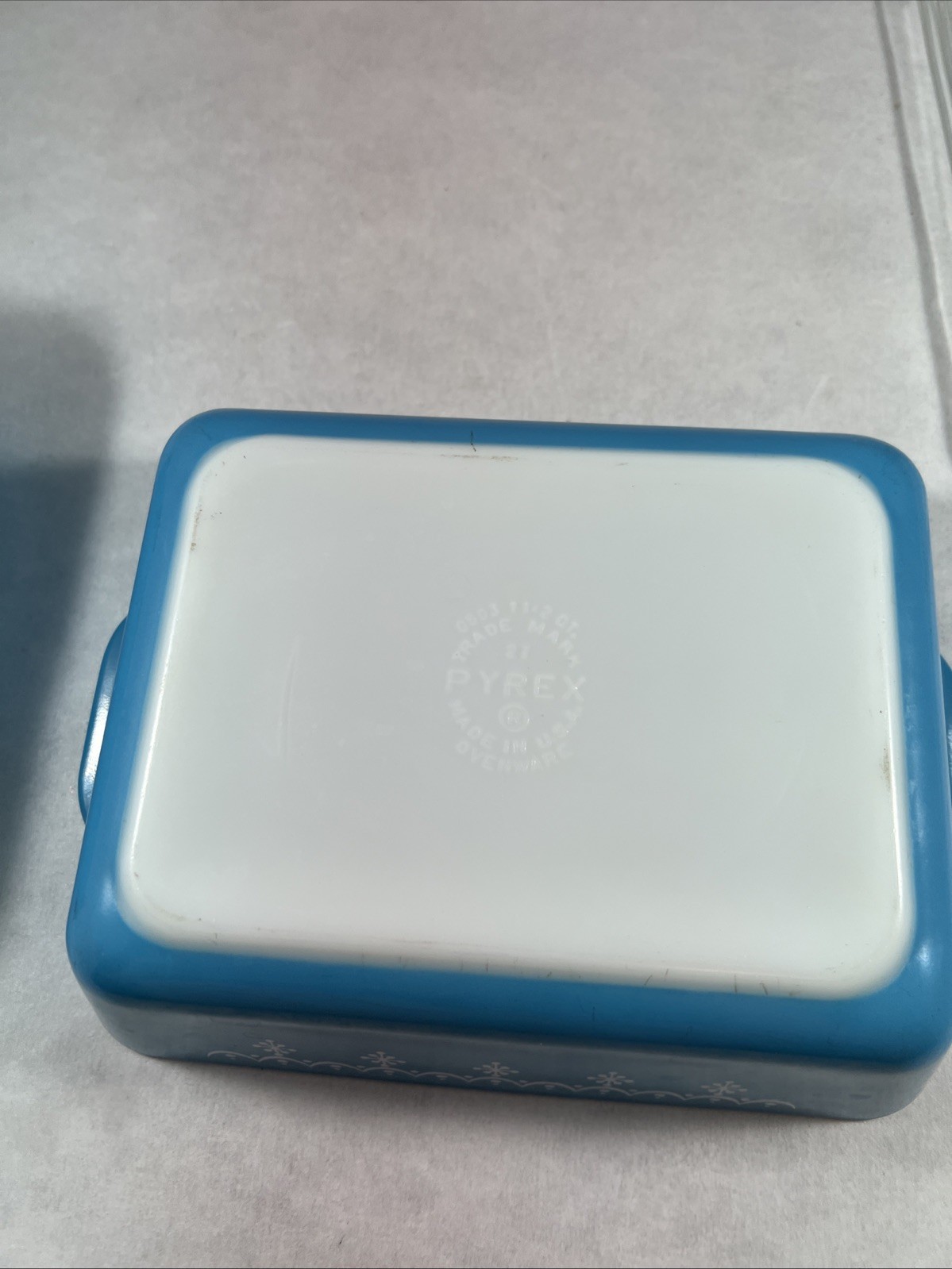 PYREX Snowflake Blue Garland 503 Dish 1 1/2 Qt Ribbed Glass Lid + 1 1/2 pt dish