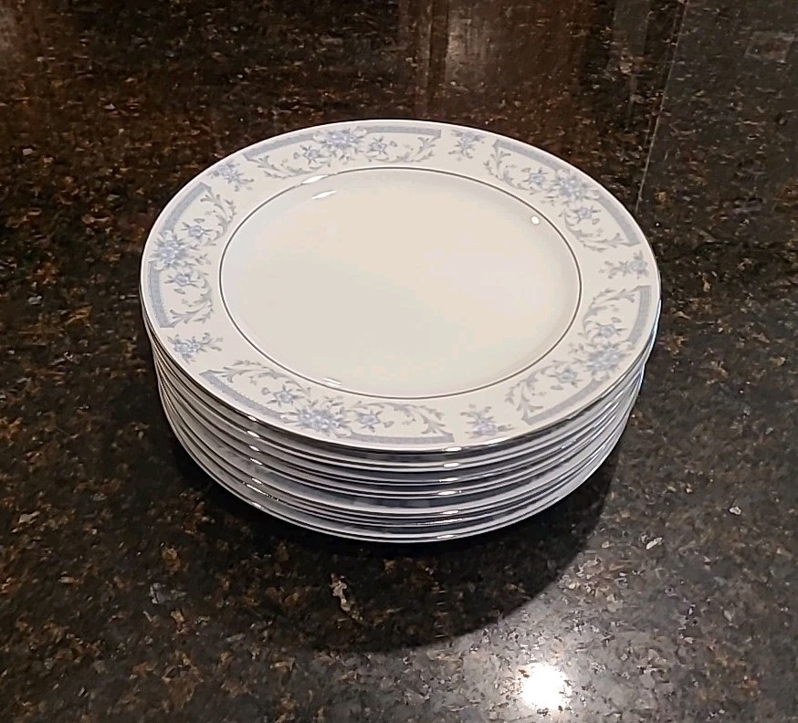SET (7) Sheffield BLUE WHISPER Porcelain Fine China 10.25″ Dinner Plates Japan